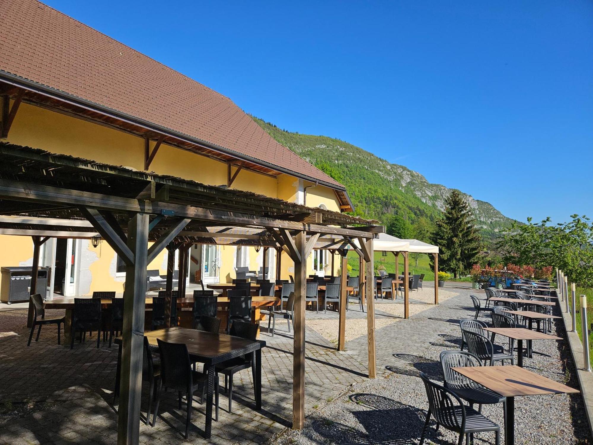 Auberge De Pontgibaud Lathuile Exterior photo